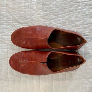 CYDWOQ red cliff dweller shoes size 38. Used but in good condition. $50